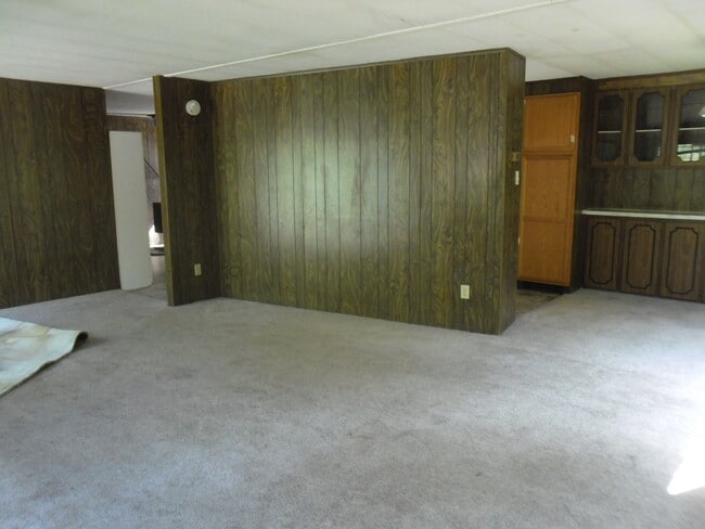 Building Photo - Elbow room