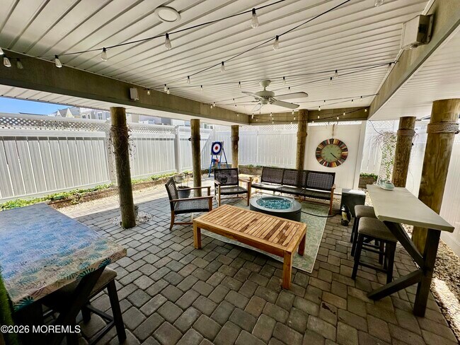 Foto del edificio - 235 Sherman Ave