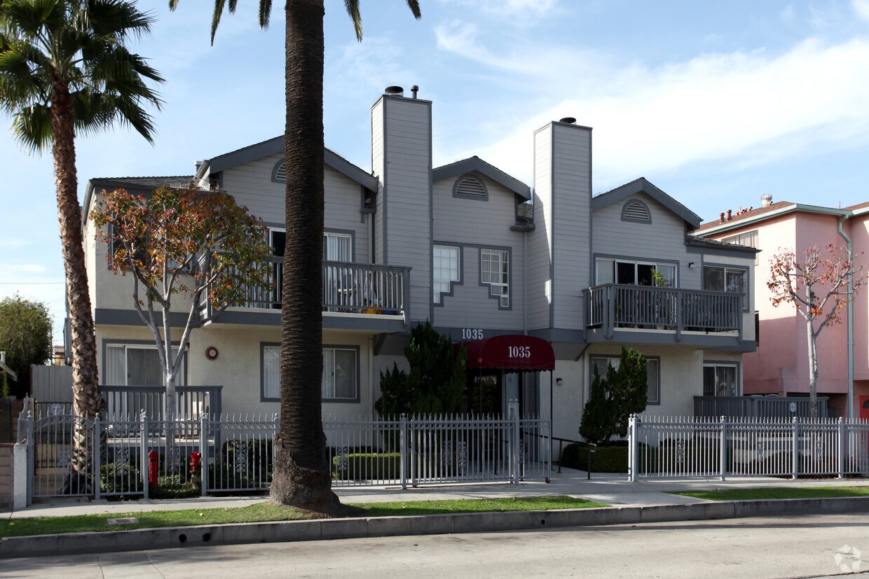 1035 Raymond Apartments in Long Beach, CA