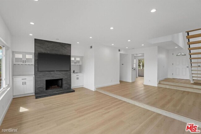 Building Photo - 3 br, 3 bath Townhome - 21842 Mirador # 30