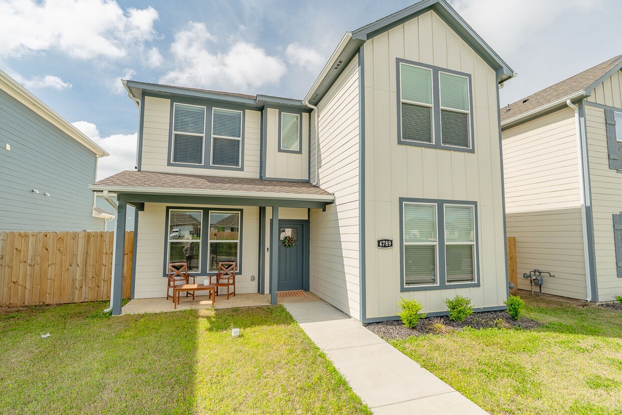 Primary Photo - Immaculate 4-bedroom 3.5 bath Home in Faye...