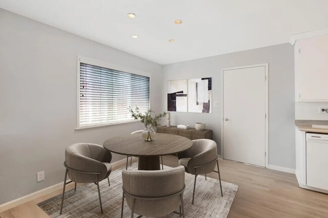 Foto del edificio - 6364 Thomas Ave