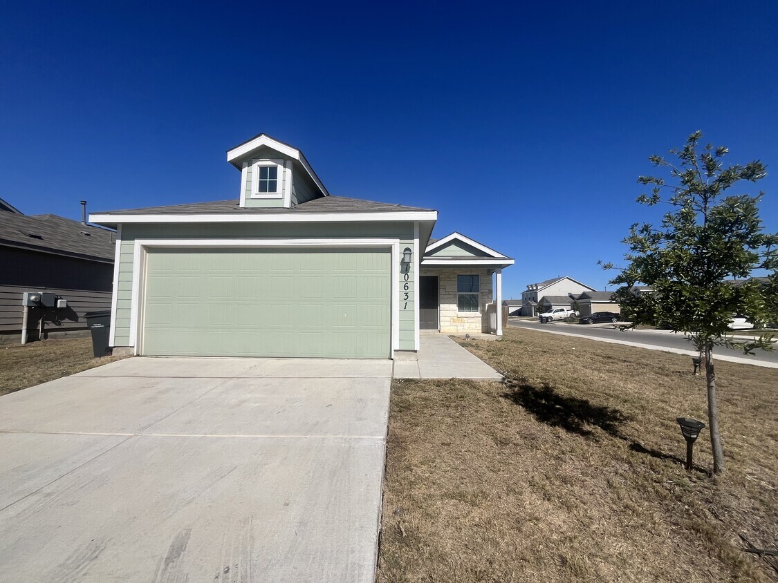 Foto principal - 10631 Varmus Dr