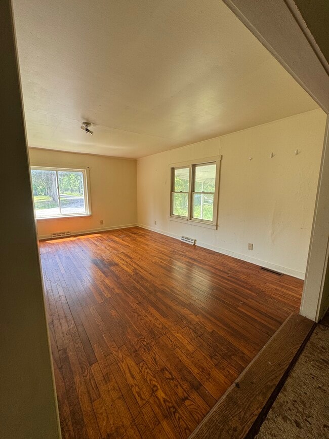Building Photo - 83 Wides Rd