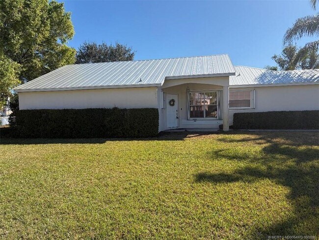 Foto del edificio - 3486 SW Pindo Palm Ln