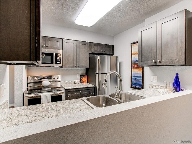 Building Photo - 14892 E Kentucky Dr