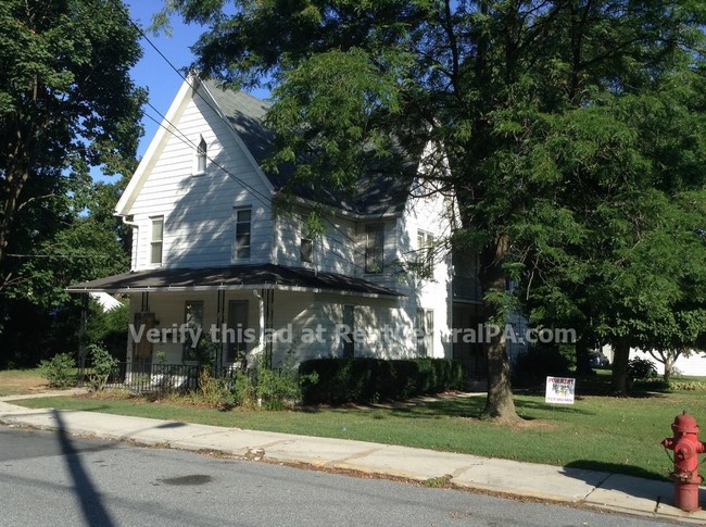 Building Photo - 2540 Penbrook Ave