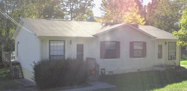 2 Bedroom I Bath Duplex - 2 Bedroom I Bath Duplex House