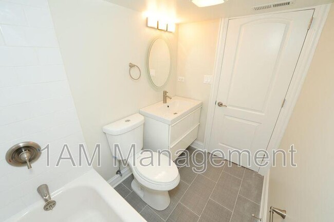 Foto del edificio - 3242 N Ridgeway Ave