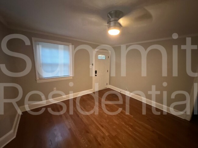 Foto del edificio - 316 Bickett Blvd
