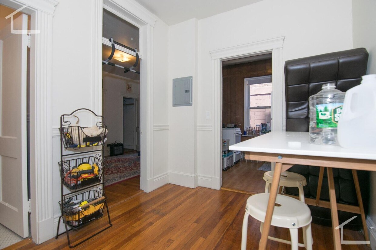 Foto principal - Avl NOW - No Fee! Spacious alcove studio i...