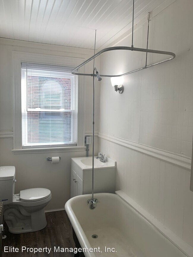 Foto del edificio - 2 br, 1 bath House - 668 E Market St., Apt 2