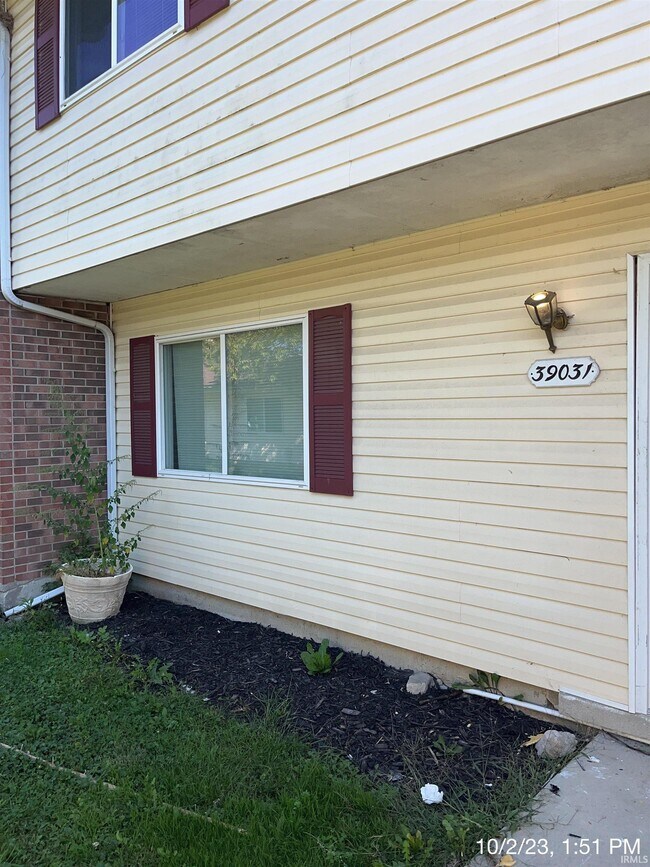 Building Photo - 39031 Edwards Ct