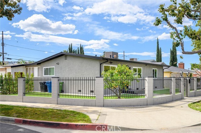 Primary Photo - 13950 Stagg St