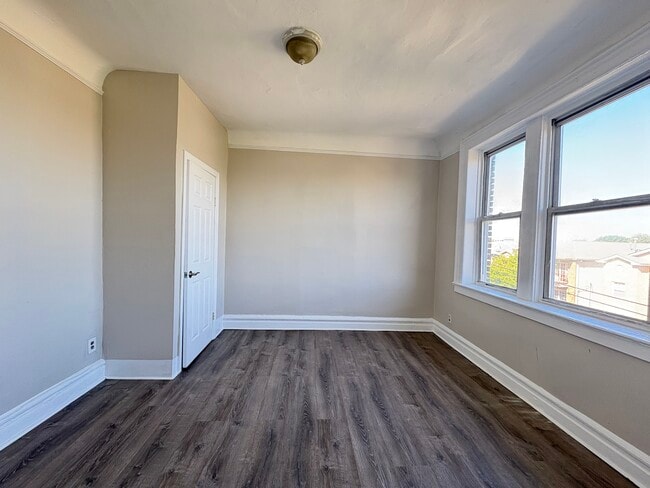 731-733 S 13th St 3R - 732 S 13th St