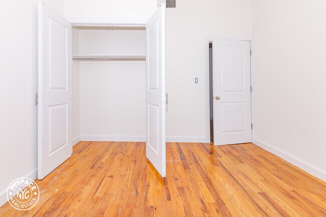 Building Photo - 1366 Putnam Ave