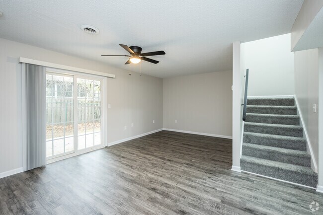 3 habitaciones, 1,5 baños, 111,5 m2, sala de estar - Jaxon Park Townhomes