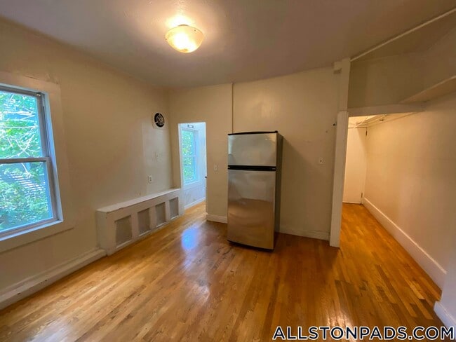 Building Photo - 6 Webley St