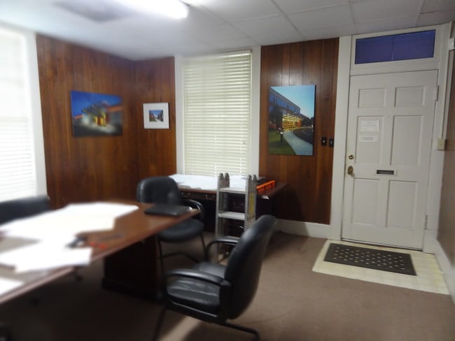 Interior Photo - 1063 Walnut St