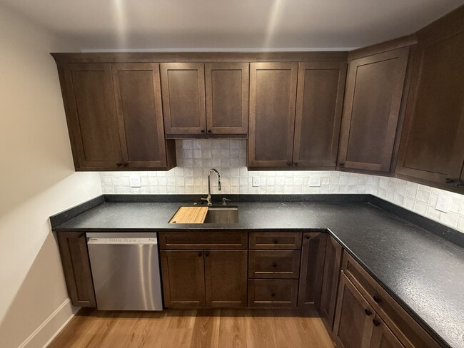 Building Photo - 678 Mohawk St