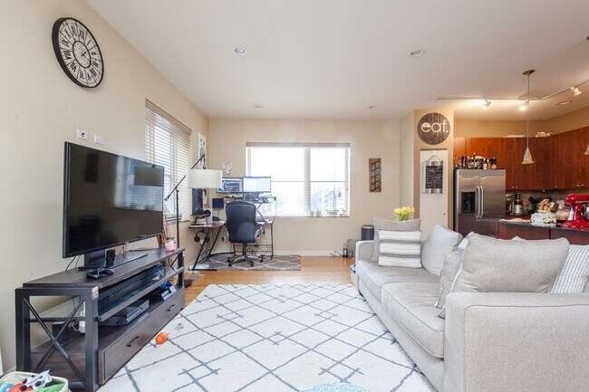 Foto del edificio - 648 W 16th St