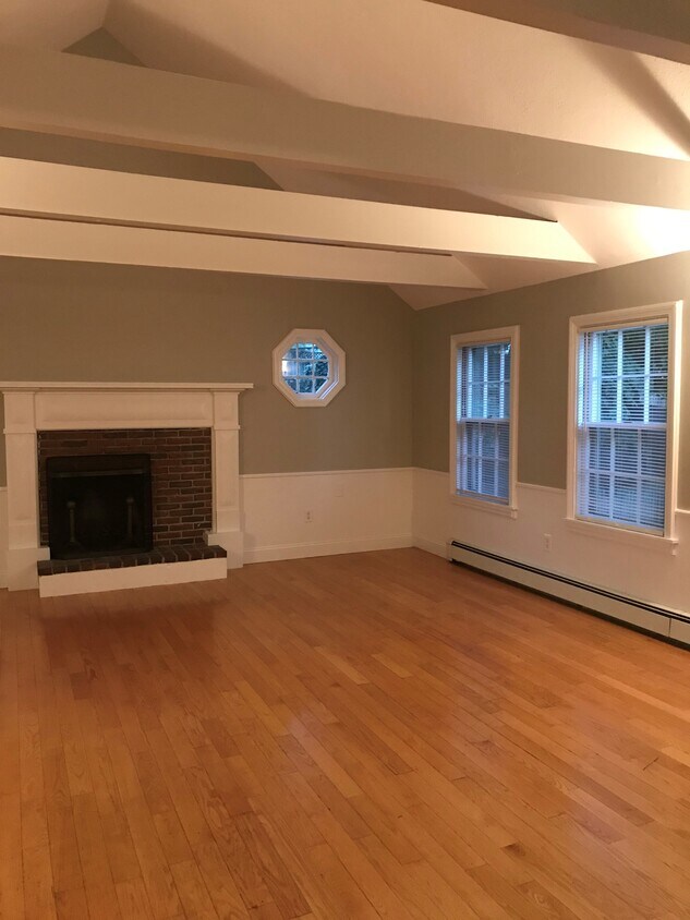 335 Cabot St, Beverly, MA 01915 Apartments in Beverly, MA