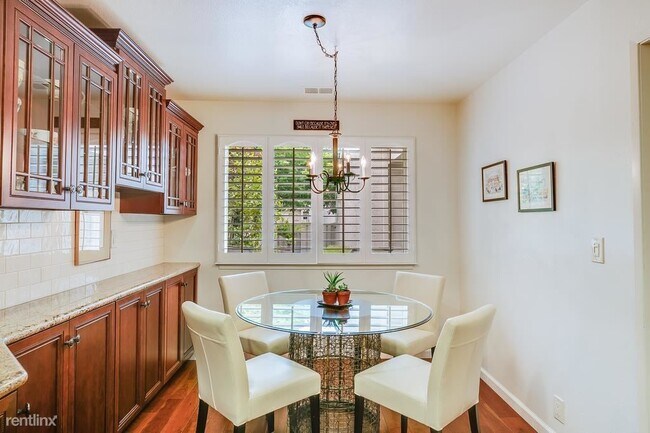Building Photo - 2 br, 2 bath Condo - 2488 Golf Links Cir