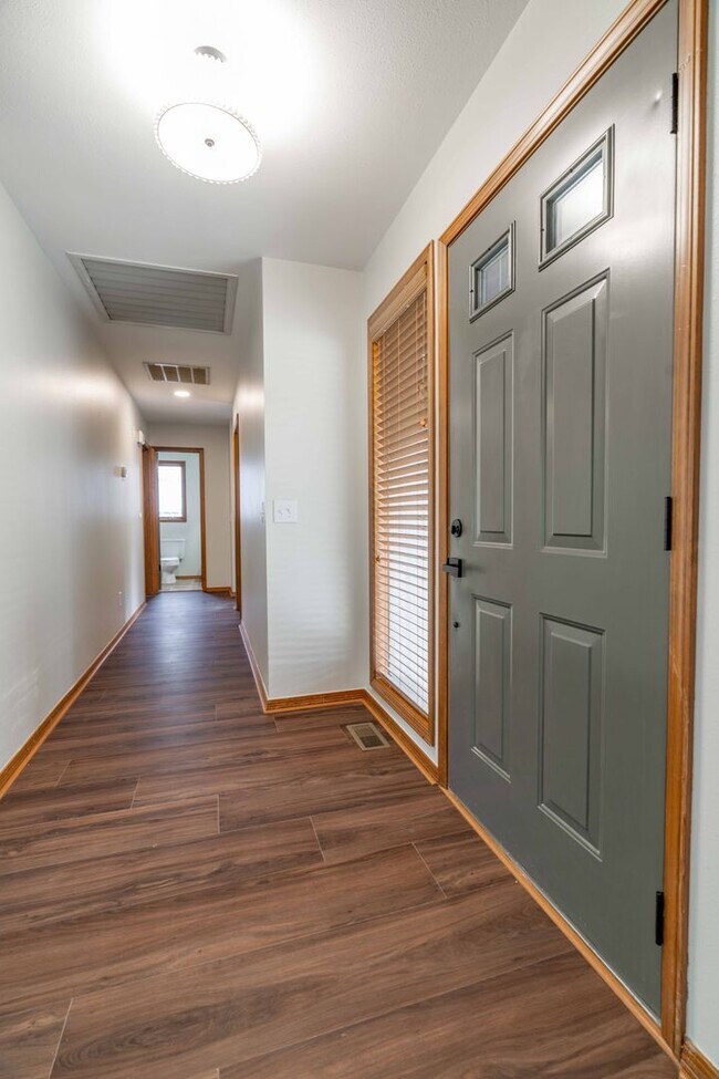 Building Photo - Charming 3-bedroom 2 bath Home in Bella Vi...