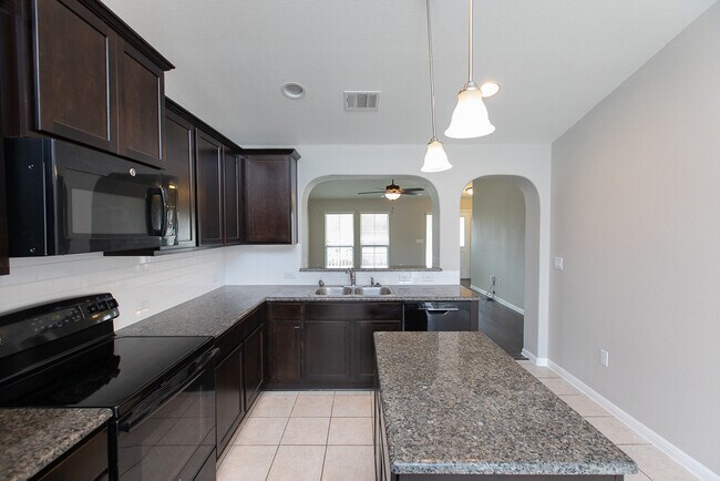Building Photo - 18425 Friendship Hill Dr