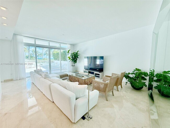 Foto del edificio - 50 South Pointe Dr