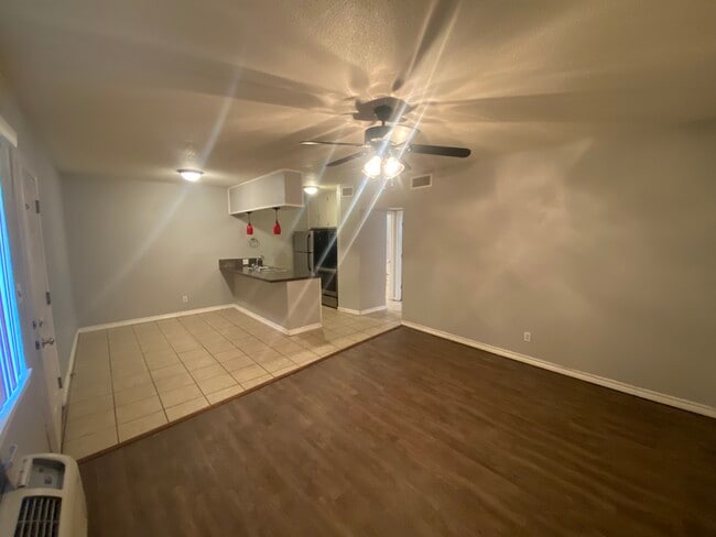 Building Photo - 1617 S Van Buren St