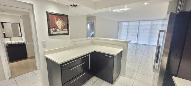 Building Photo - 18051 Biscayne Blvd
