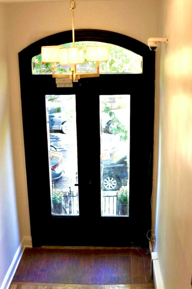 Foto del edificio - 908 Sterling Pl