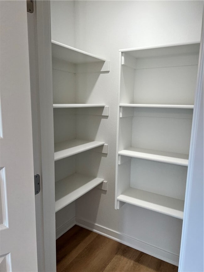 Building Photo - 502 N Cresswell Dr