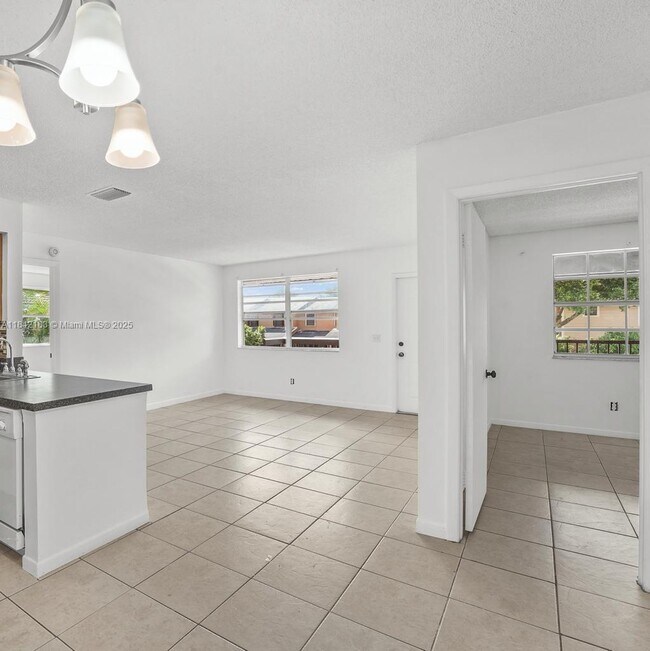 Foto del edificio - 10461 NW 7th St