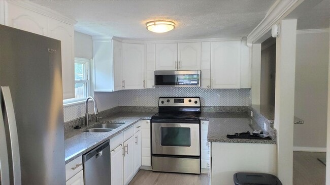 Building Photo - 3BR / 2BA HOME -  St Johns Park   *COMING ...