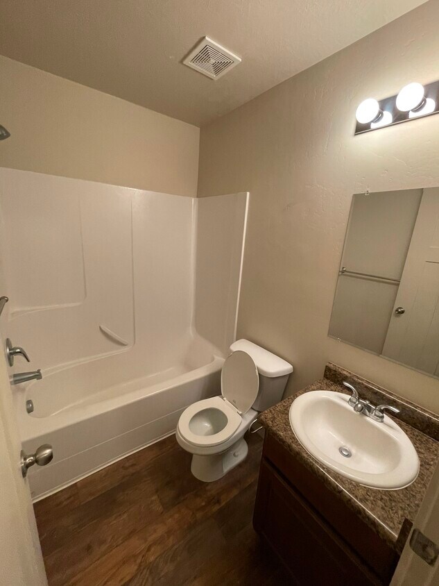 Building Photo - 412