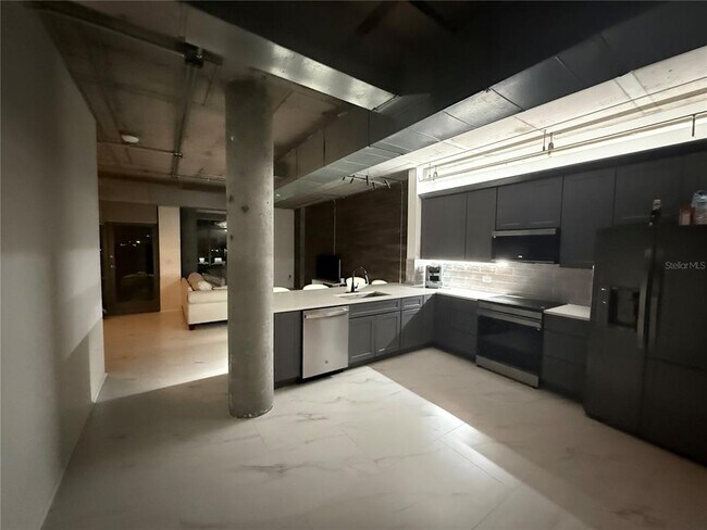Foto del edificio - 10 N Summerlin Ave