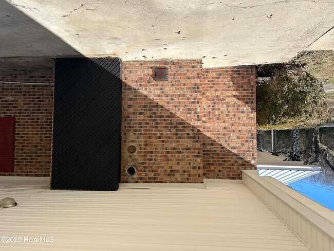 Foto del edificio - 178 Rosalyn Rd