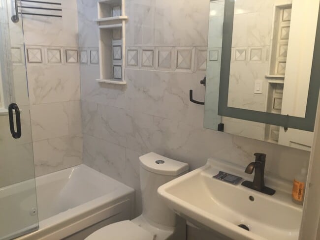 Foto del edificio - 9905 Edgehill Ln