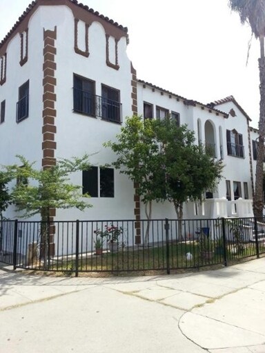 Foto del edificio - 1212 Amalia Ave