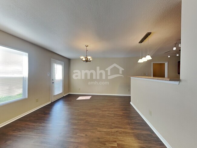 Foto del edificio - 14454 Banister Dr