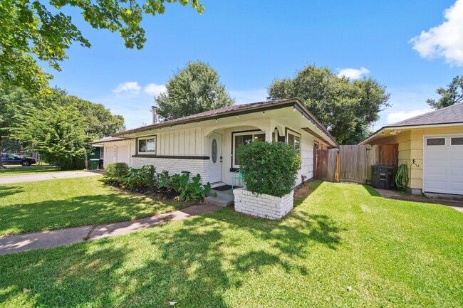 Building Photo - 5411 Meadow Creek Ln