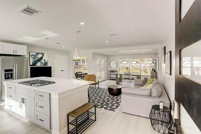 Foto del edificio - 604 W Crestland Dr