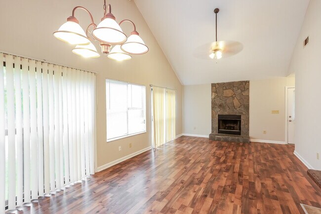 Building Photo - 4440 Cary Dr SW