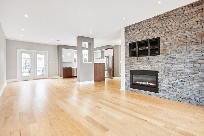 Building Photo - 384 Berkley Ave