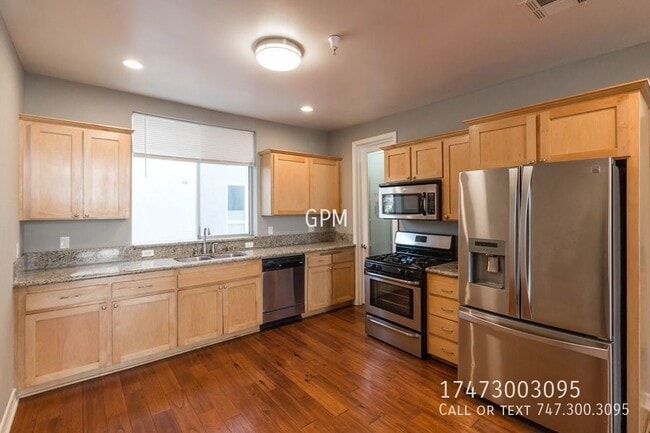 Foto del edificio - Luxury Town-Home in Prime Location!