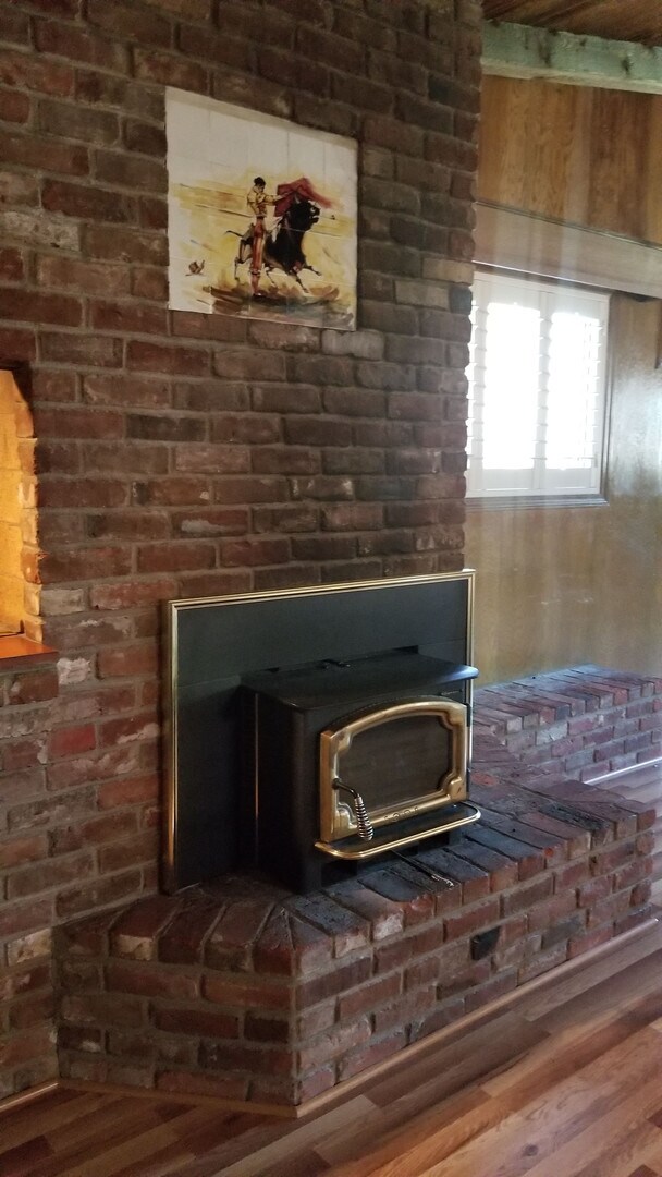 Building Photo - Central Roseville, Single Story Large Yard...