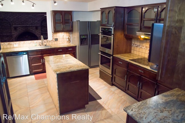 Building Photo - 6730 Ranch Forest Dr