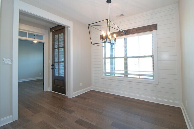 Foto del edificio - 1441 Hereford Blvd
